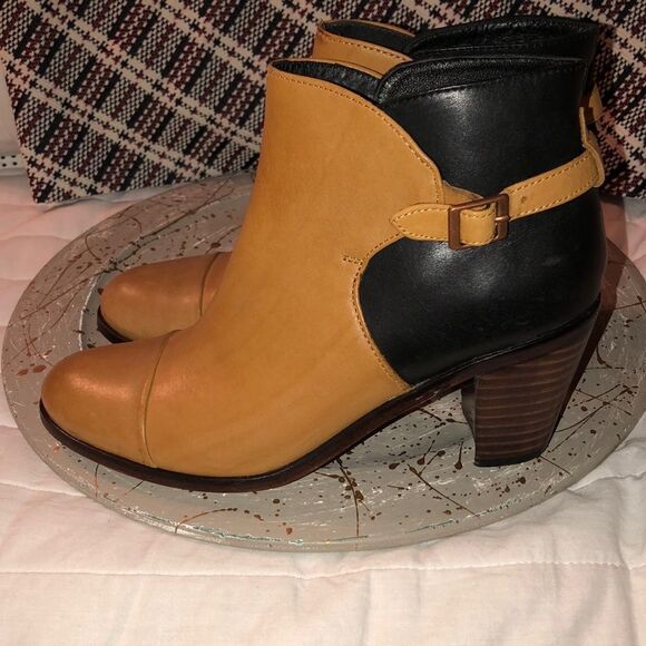 Wolverine Sz 8 1000 Mile Rockford Samantha Pleet Taupe Black Ankle Booties - Picture 3 of 13